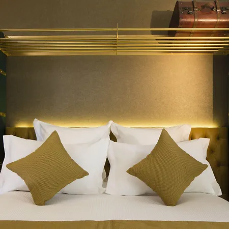 Whistler - Gare Du Nord Hotel